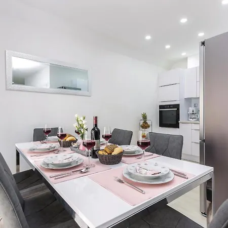 3 Bedroom Luxurious In Grižane