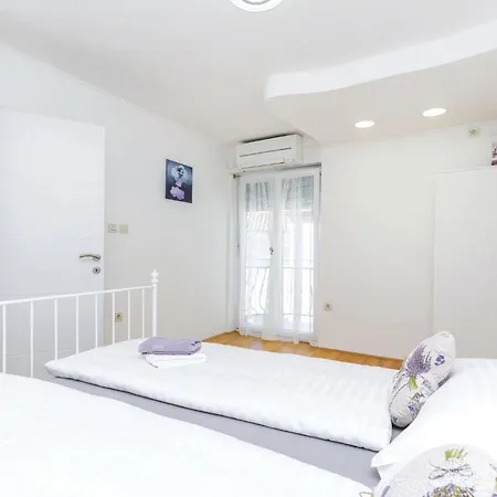 בית נופש 3 Bedroom Luxurious In *