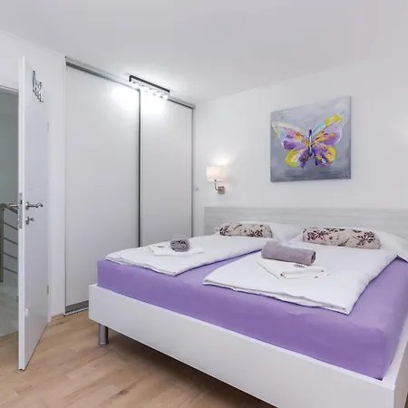 בית נופש 3 Bedroom Luxurious In Grižane