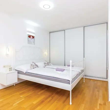 3 Bedroom Luxurious In בית נופש