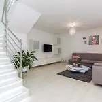 Сasa de vacaciones 3 Bedroom Stunning In *