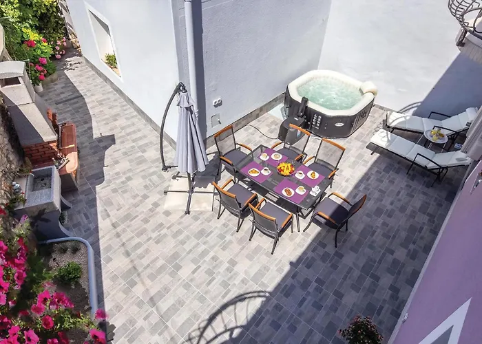 3 Bedroom Stunning In Casa vacanze Grižane
